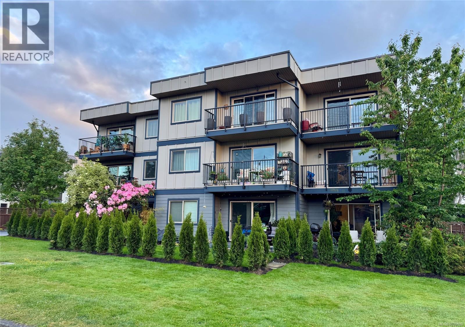 101 2427 Amherst Avenue, Sidney