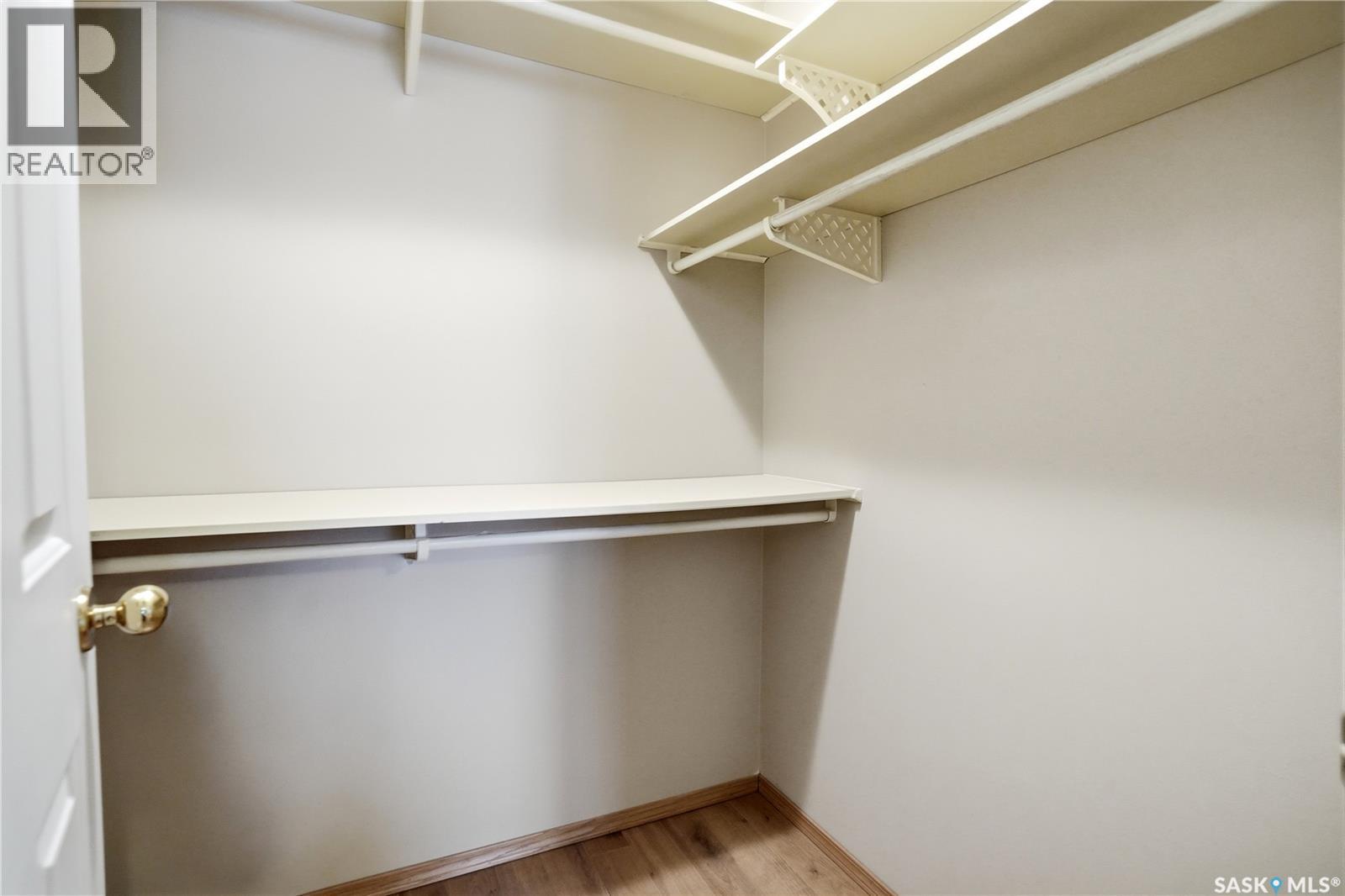 #134 960 Assiniboine AVENUE E - 27