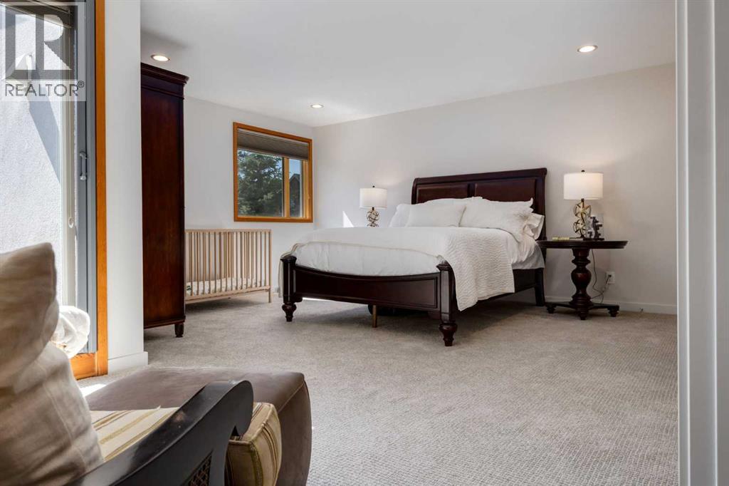 2138 28 Avenue SW - 21