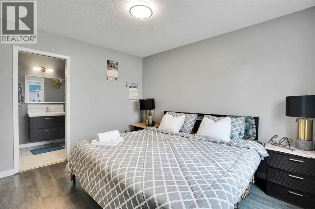32 Taraglen Place NE - 13