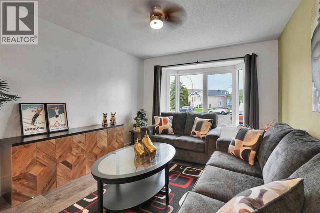 32 Taraglen Place NE - 6
