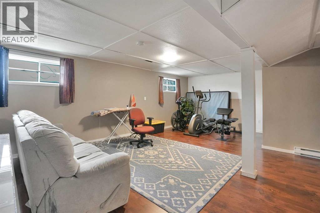 32 Taraglen Place NE - 20