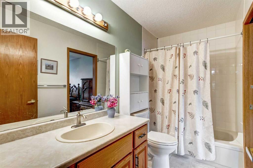 #30 118 Strathcona Road SW - 14