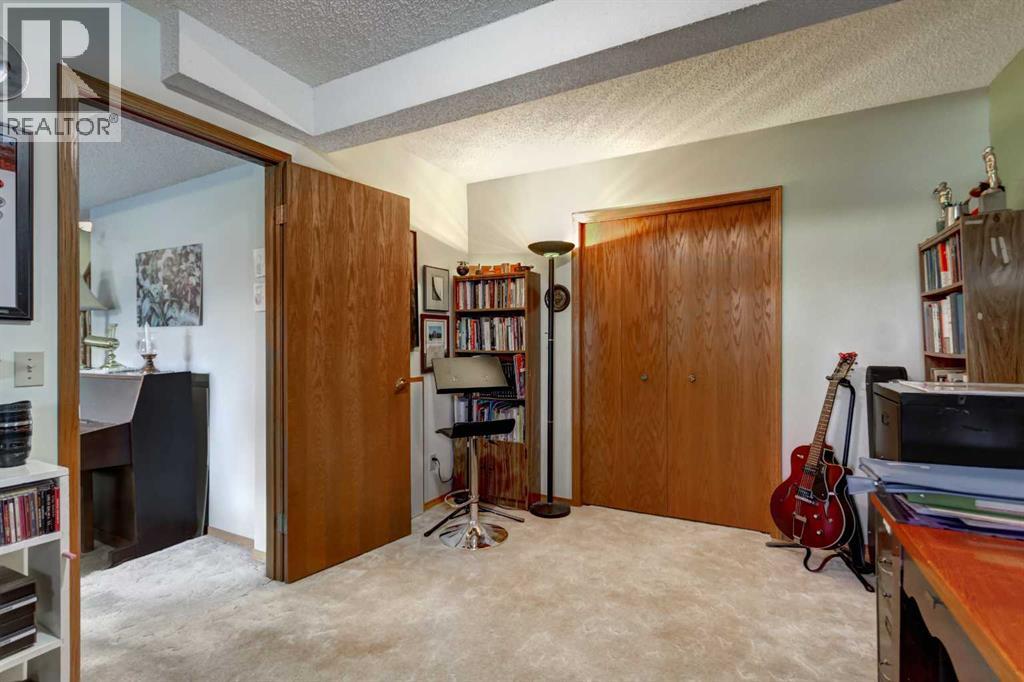 #30 118 Strathcona Road SW - 26