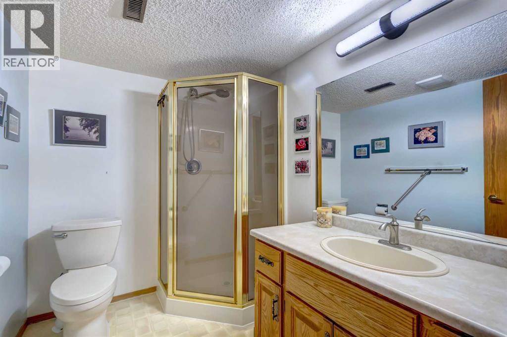#30 118 Strathcona Road SW - 27