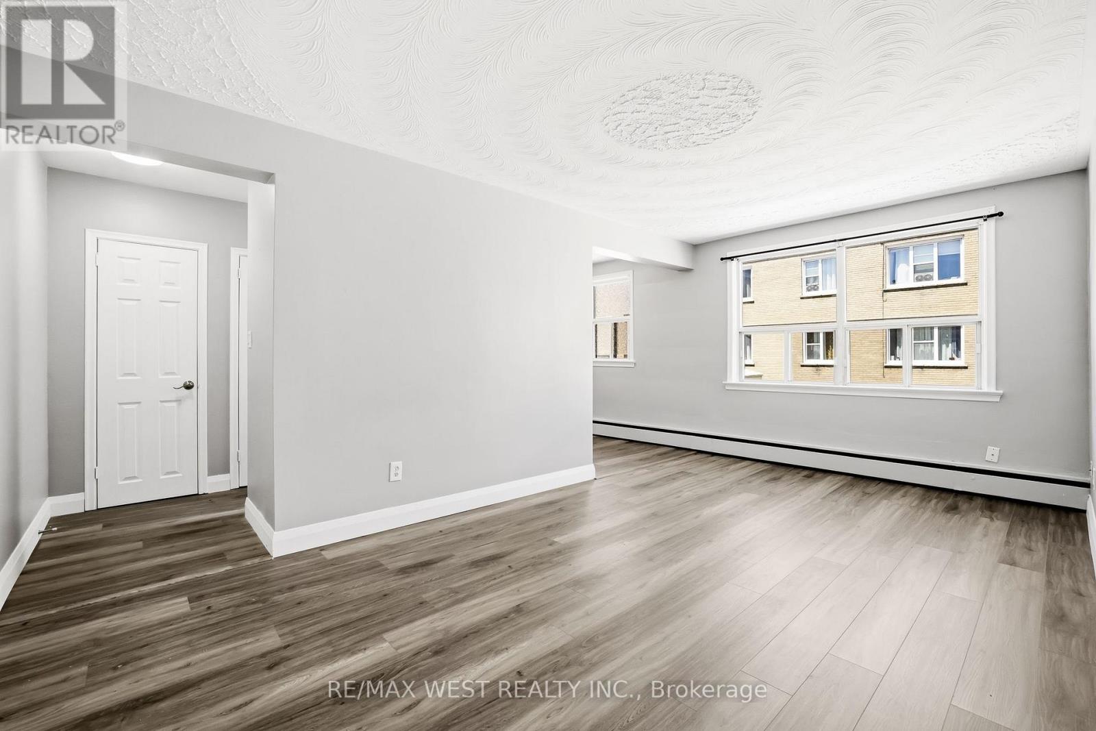 300 MONTRAVE AVENUE - 11