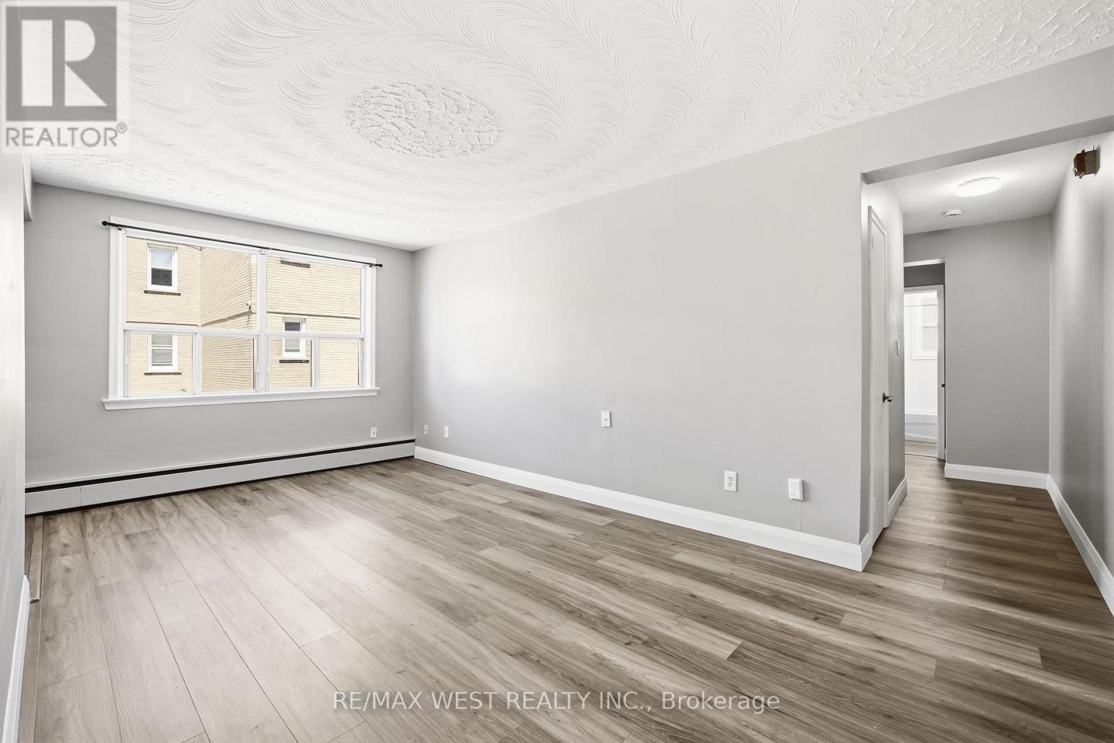 300 MONTRAVE AVENUE - 12