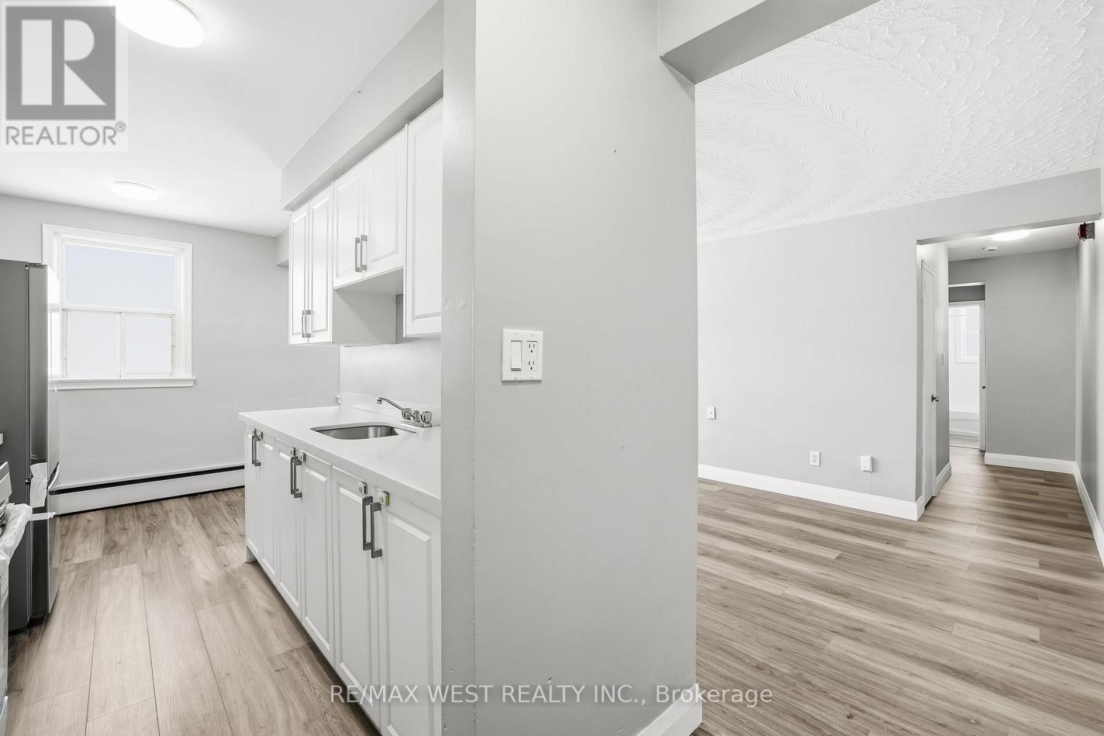 300 MONTRAVE AVENUE - 20