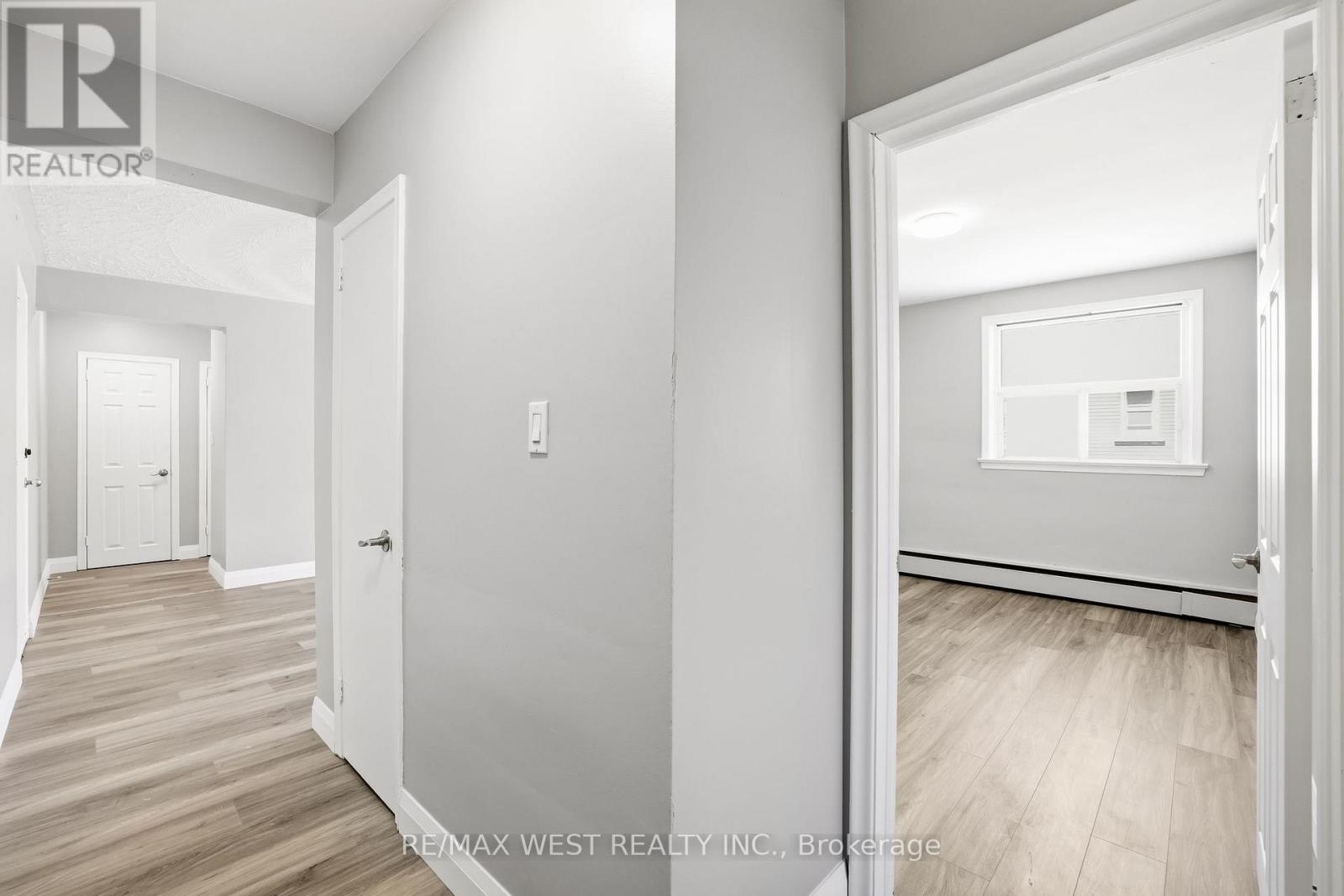 300 MONTRAVE AVENUE - 21
