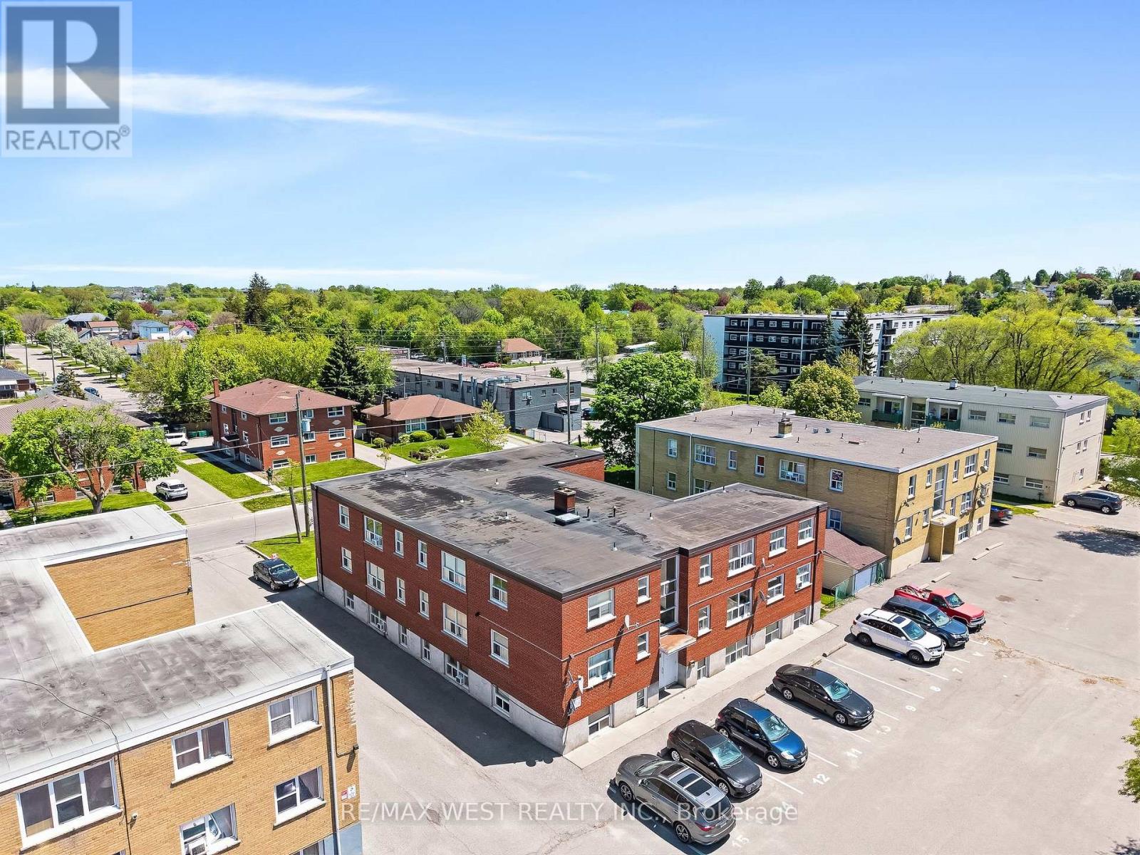300 MONTRAVE AVENUE - 27