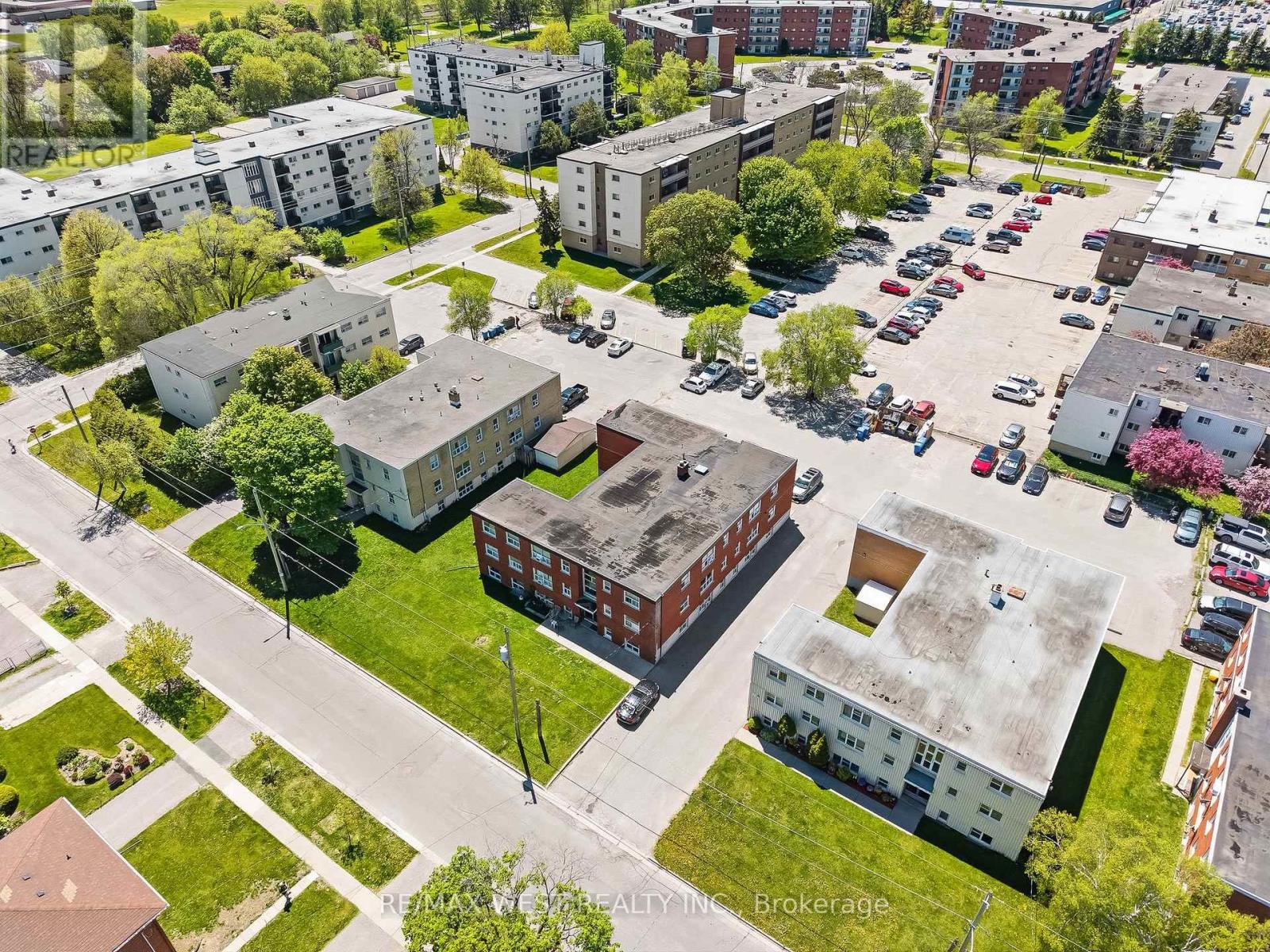 300 MONTRAVE AVENUE - 28