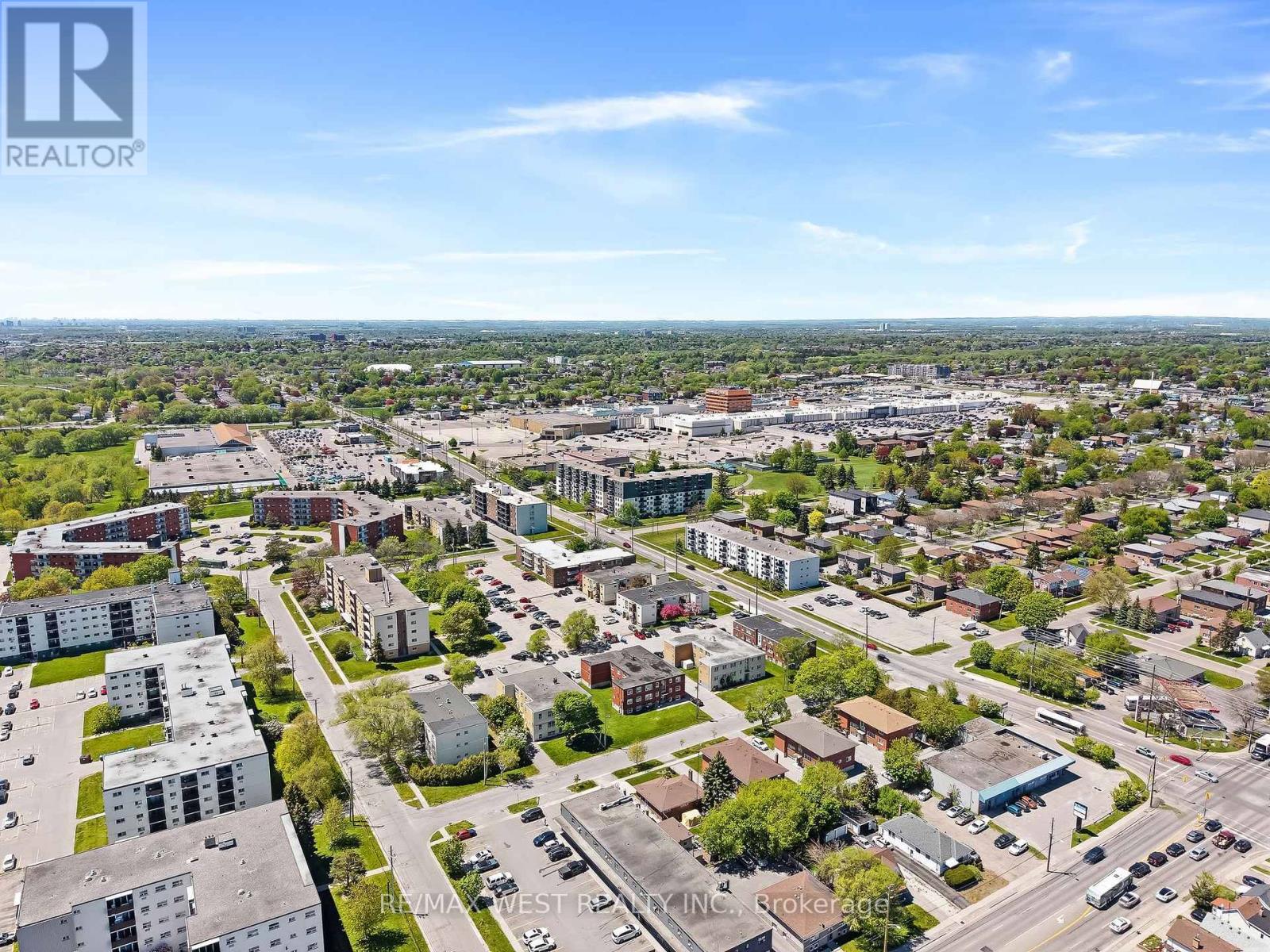 300 MONTRAVE AVENUE - 30