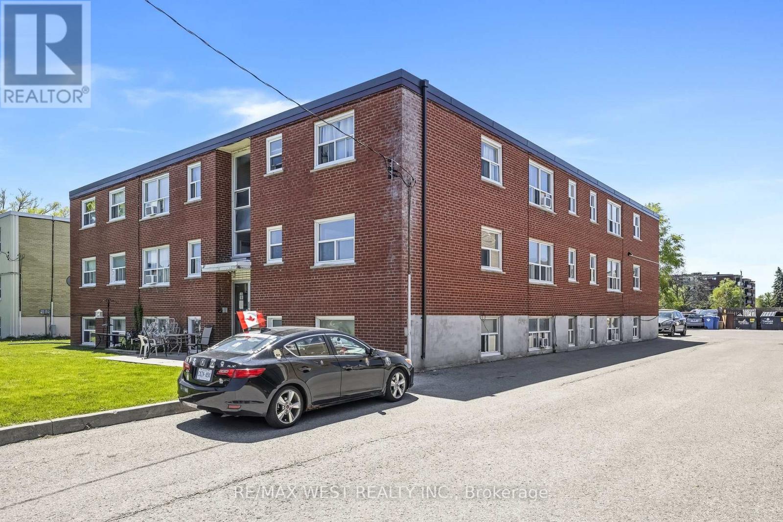 300 MONTRAVE AVENUE - 5