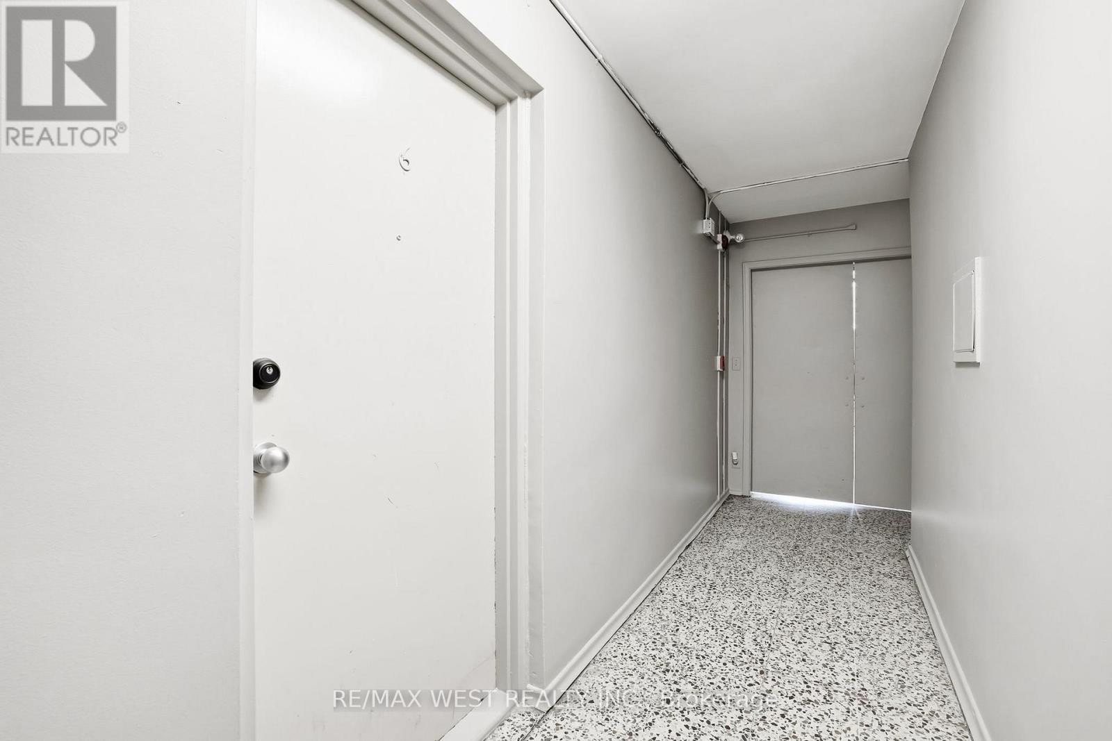 300 MONTRAVE AVENUE - 7