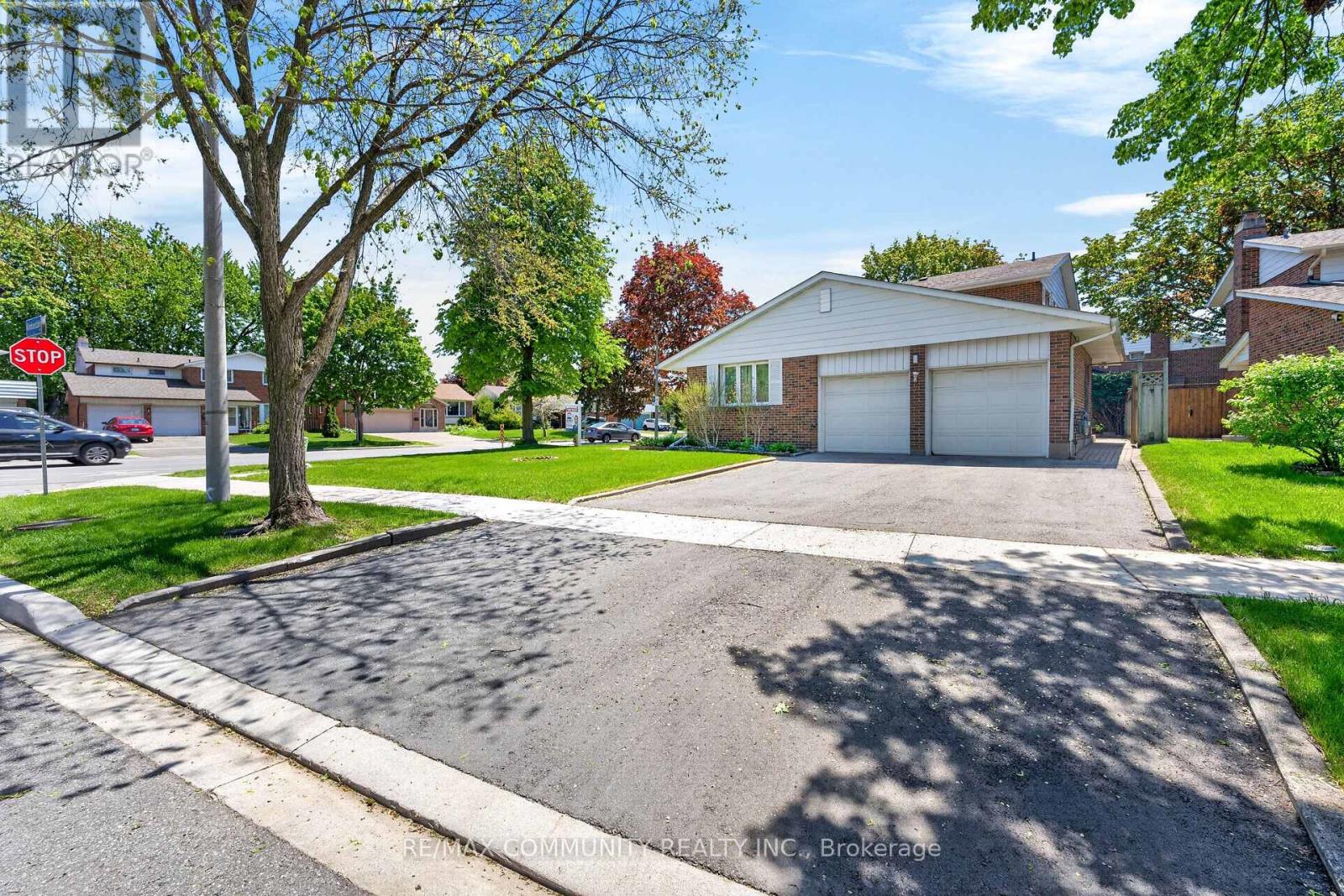 588 HUNTINGWOOD DRIVE - 3