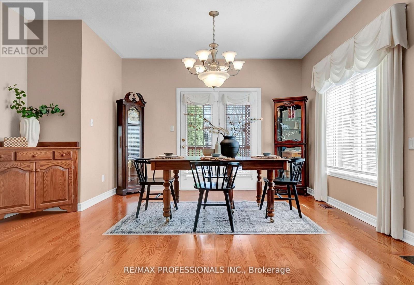 96 WATERBURY CRESCENT - 11