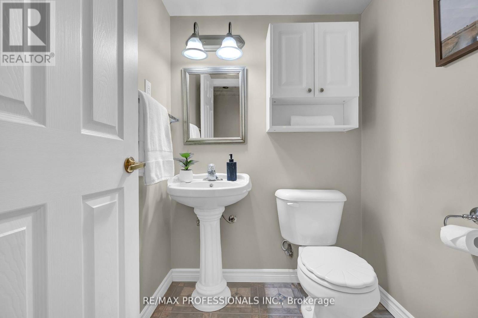 96 WATERBURY CRESCENT - 13
