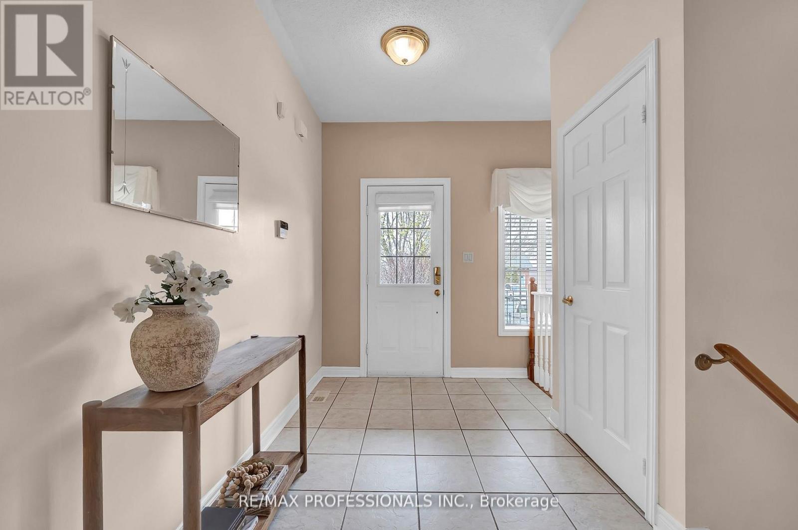96 WATERBURY CRESCENT - 2