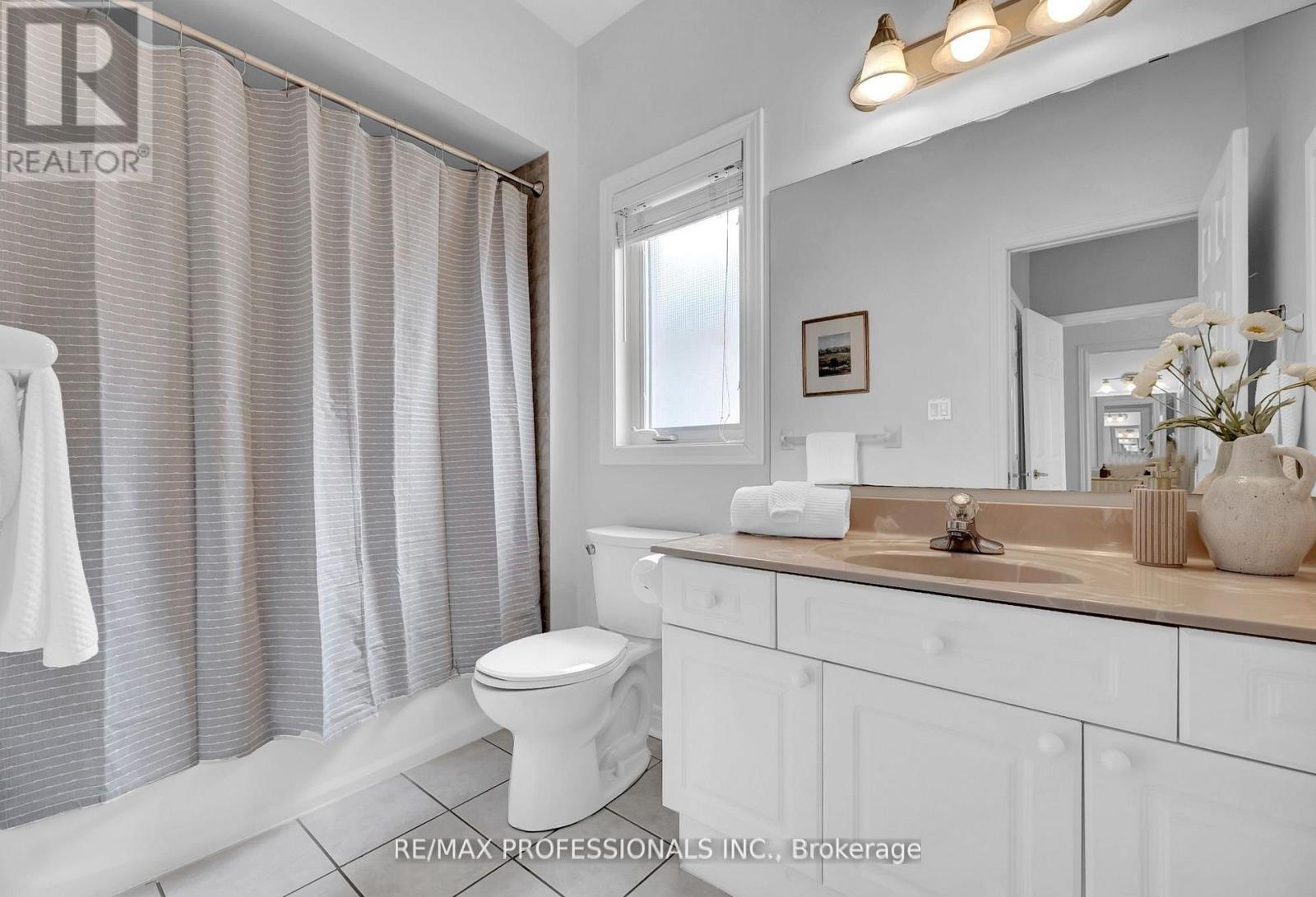 96 WATERBURY CRESCENT - 5