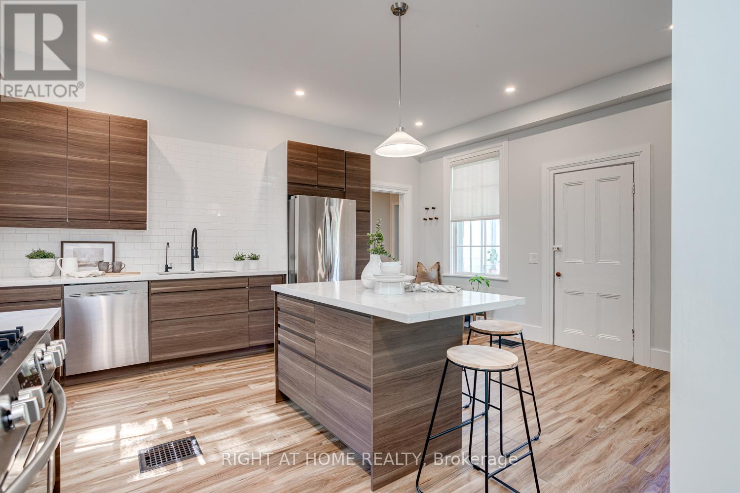 354 QUEEN STREET - 13