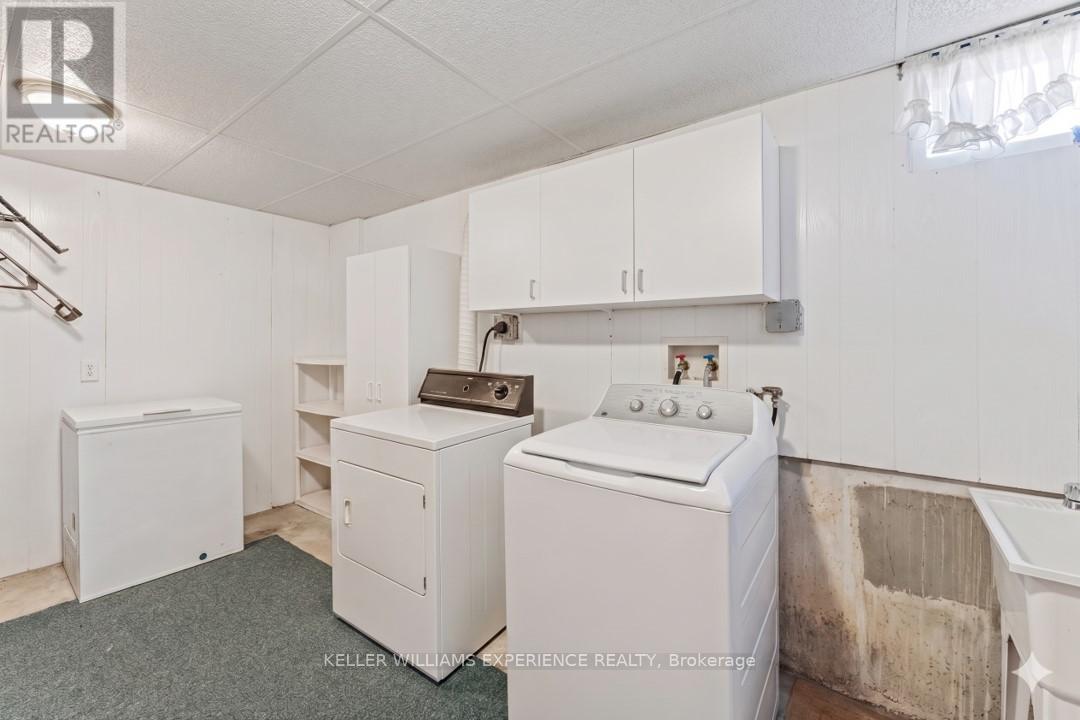 27 LARKDALE CRESCENT - 18