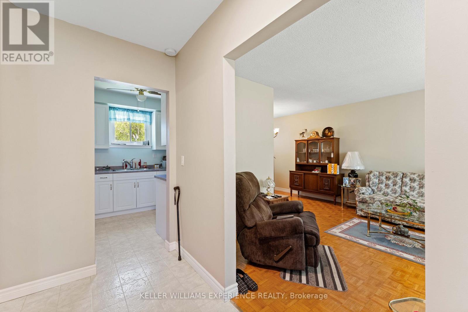 27 LARKDALE CRESCENT - 7