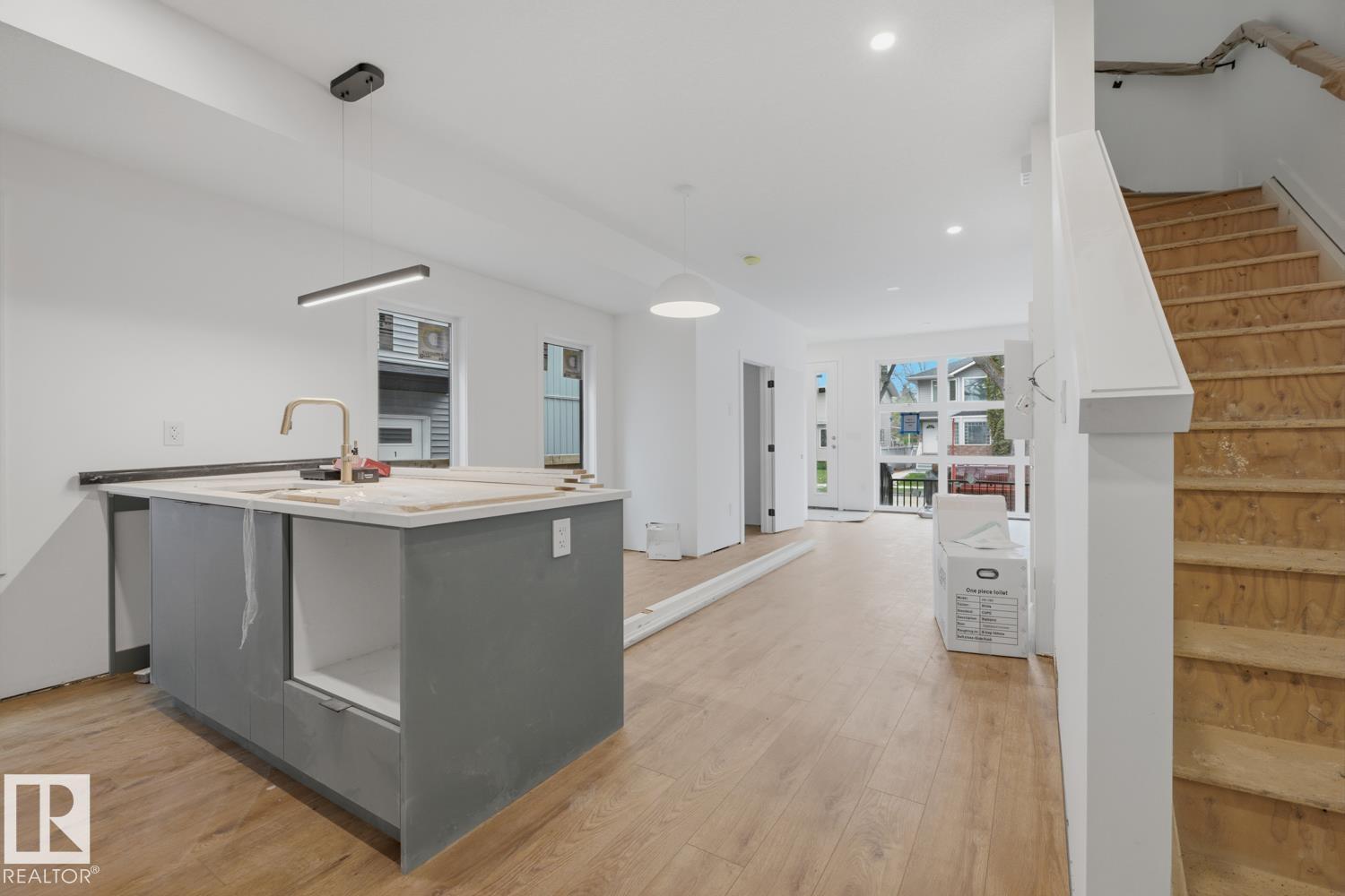 11327 122 ST NW - 9