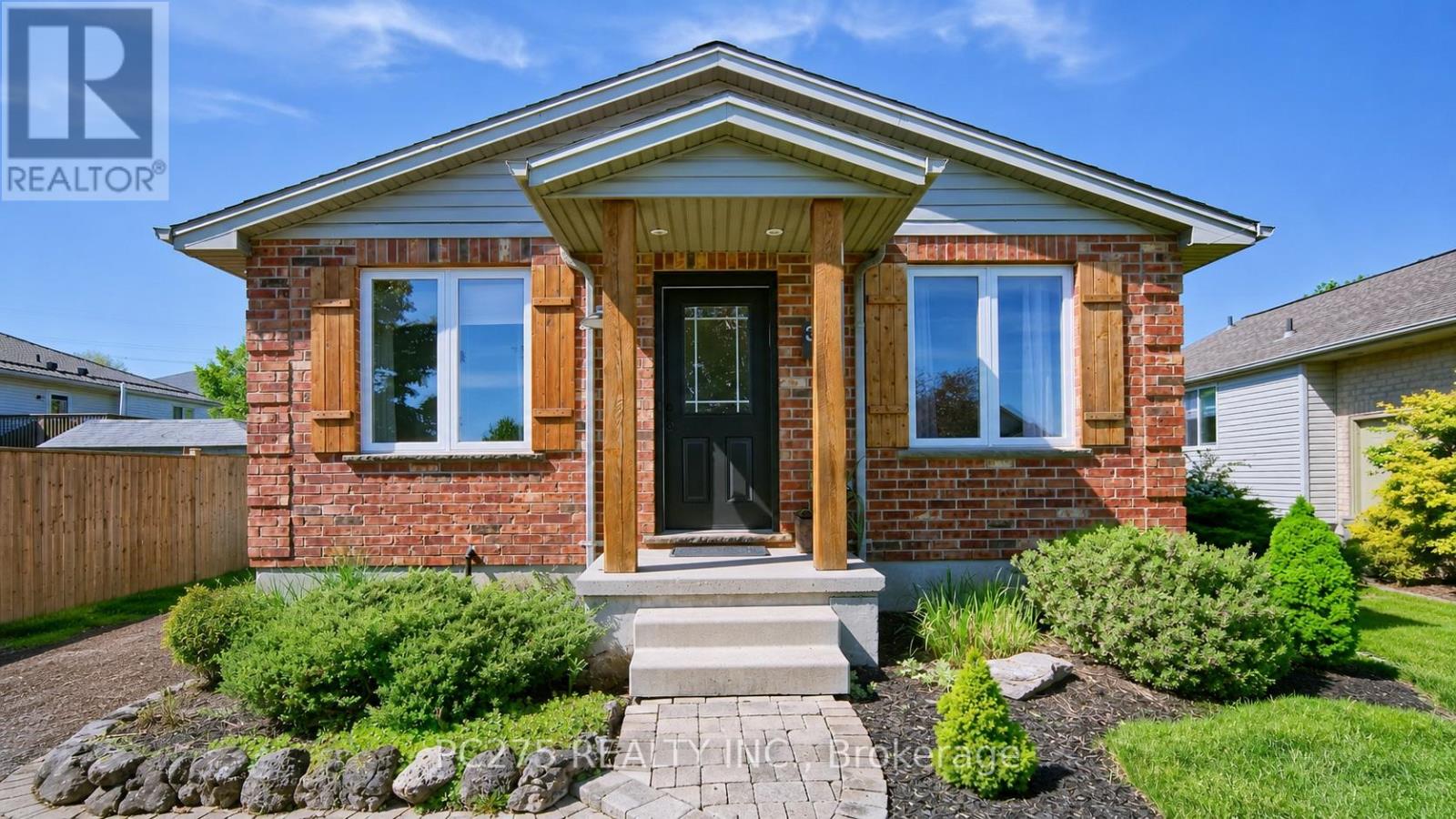 39 PONSFORD PLACE - 1