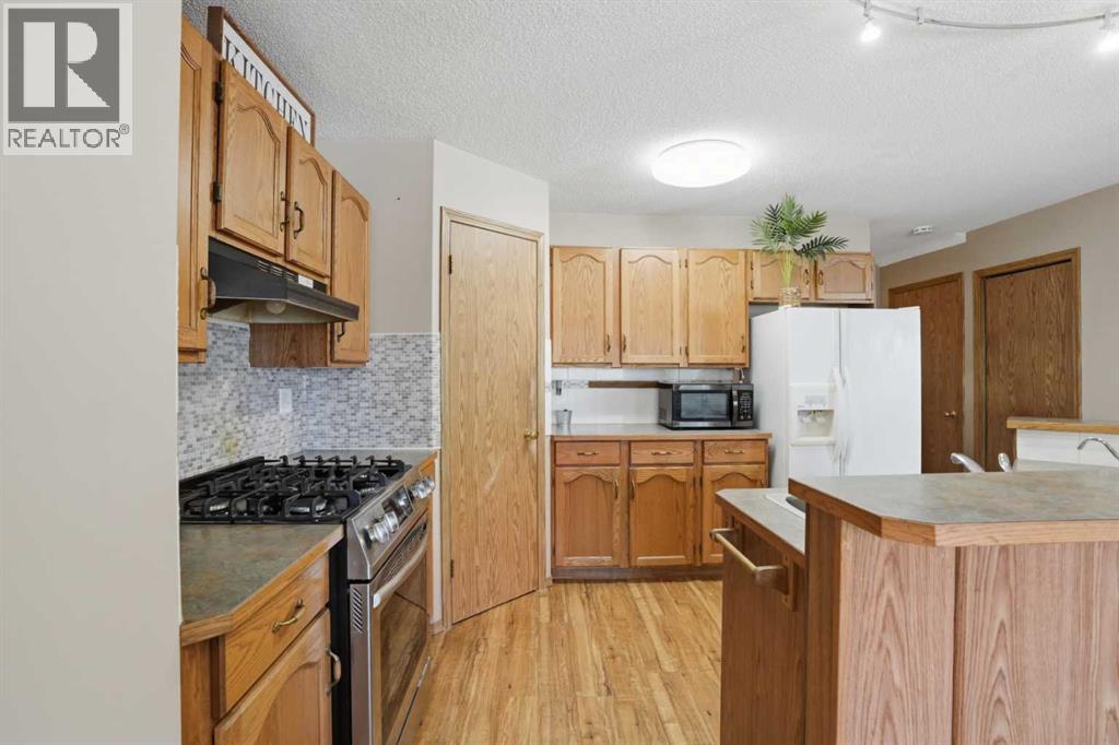 11 Somerglen Place SW - 10