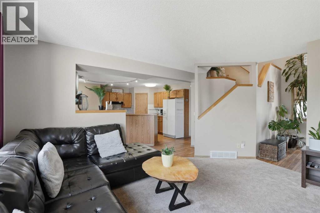 11 Somerglen Place SW - 5