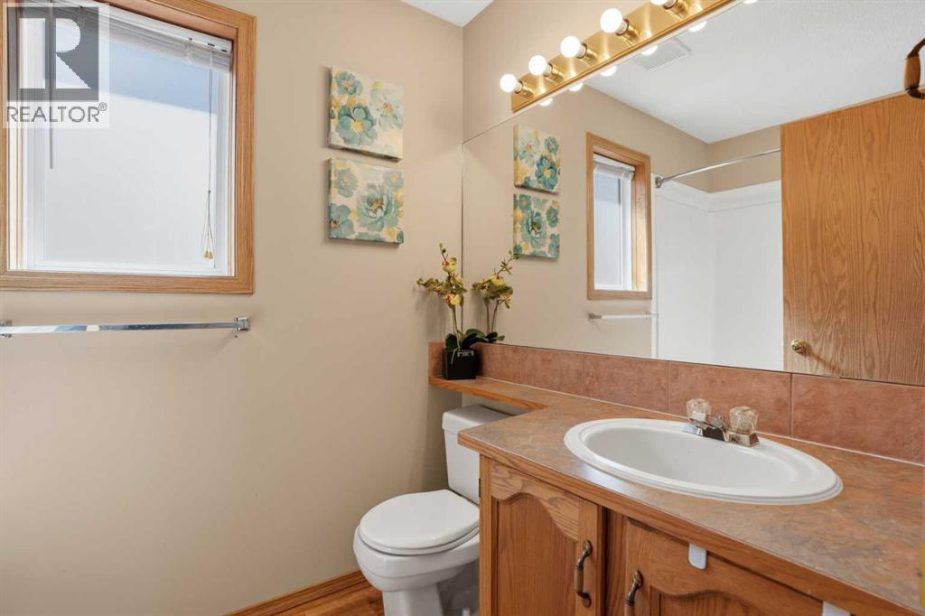 11 Somerglen Place SW - 23