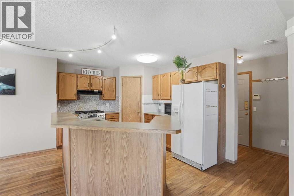 11 Somerglen Place SW - 13
