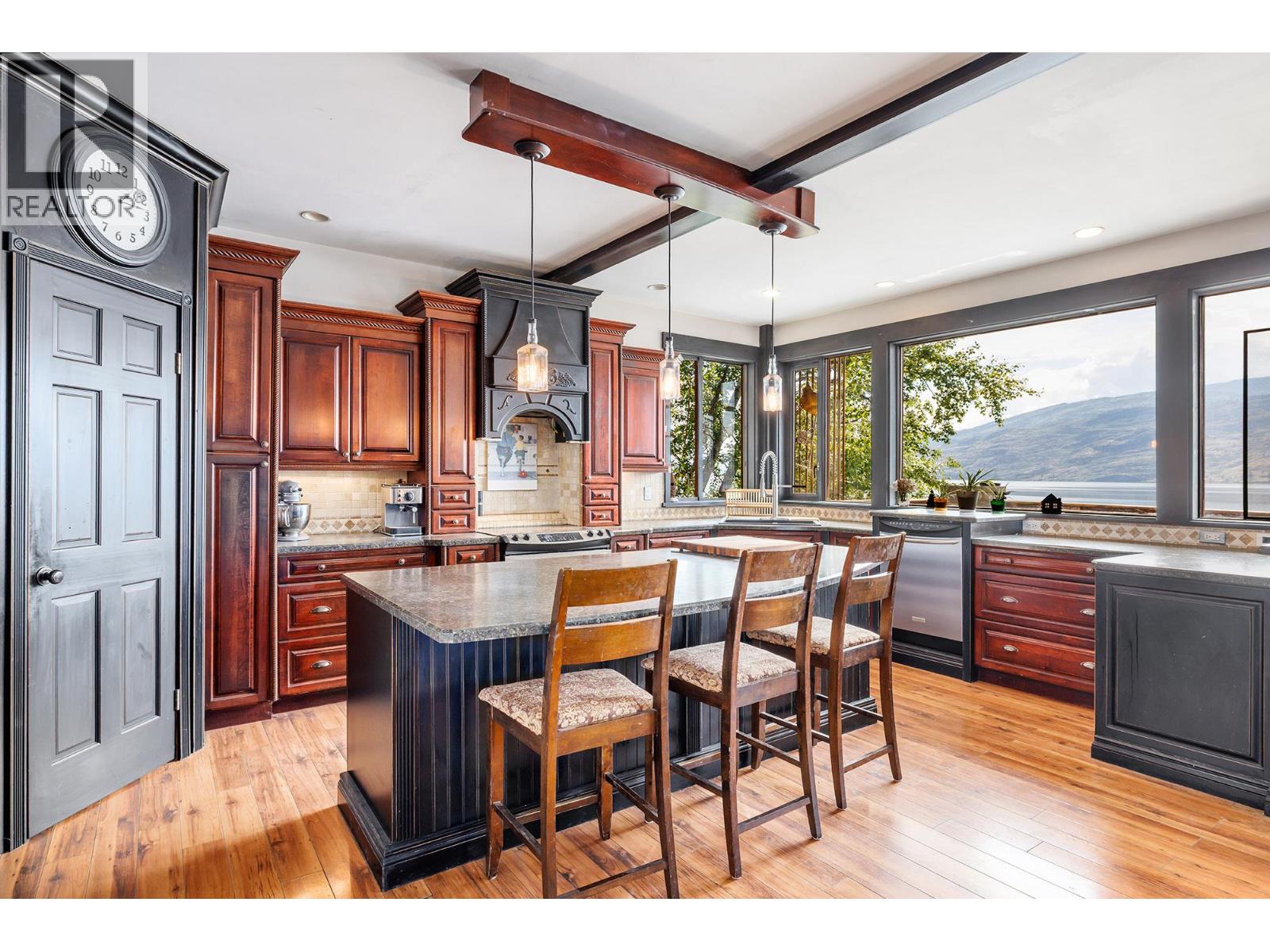 6261 Renfrew Road, Peachland