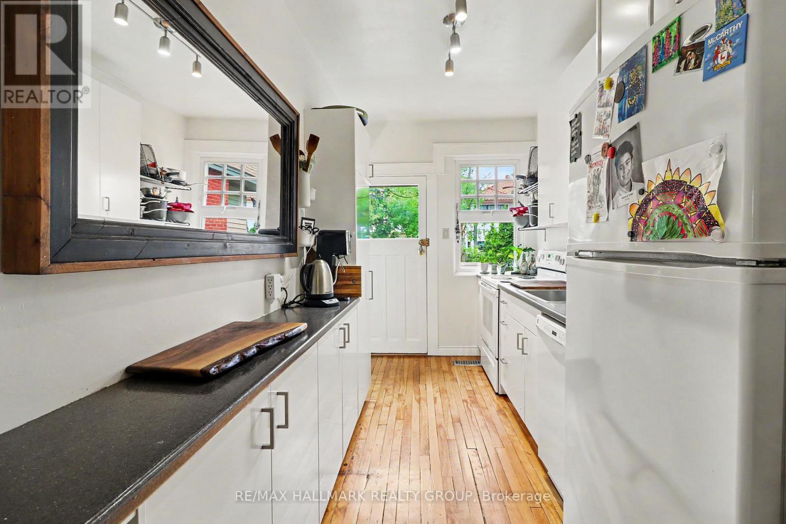 103 GLEBE AVENUE - 10