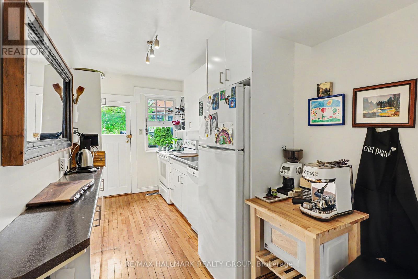 103 GLEBE AVENUE - 9