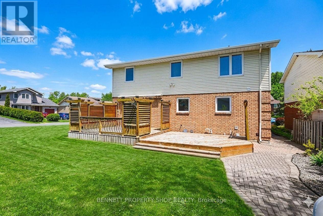 875 KENYON CRESCENT - 17