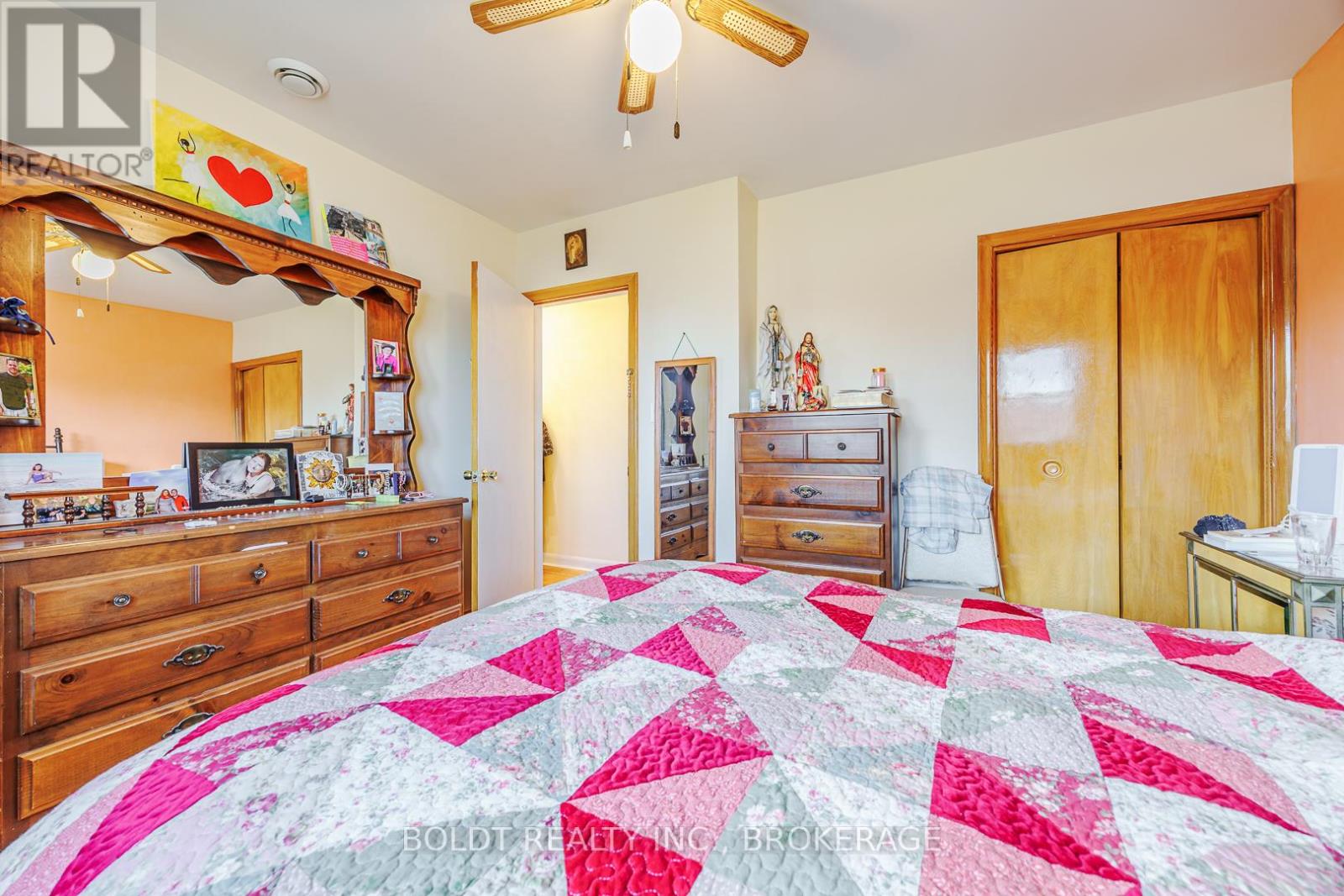 24 WINSLOW CRESCENT - 11