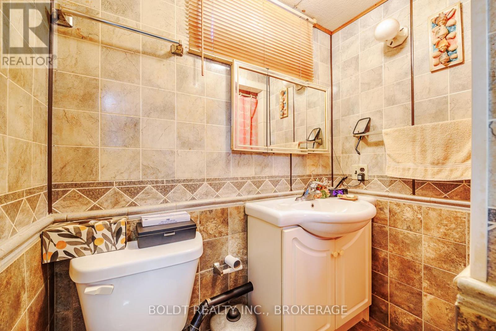 24 WINSLOW CRESCENT - 17