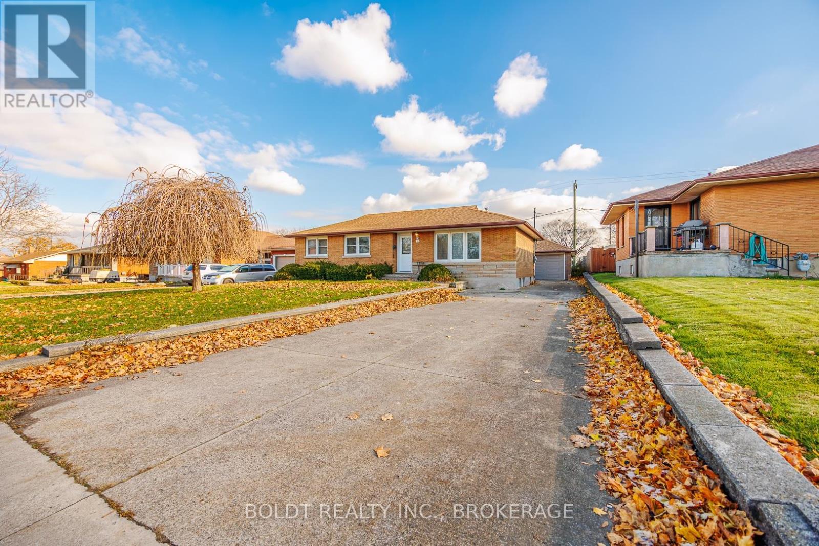 24 WINSLOW CRESCENT - Image 2