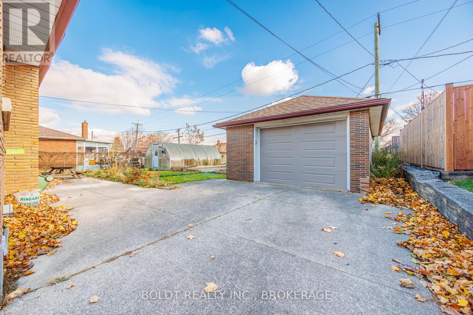 24 WINSLOW CRESCENT - 20