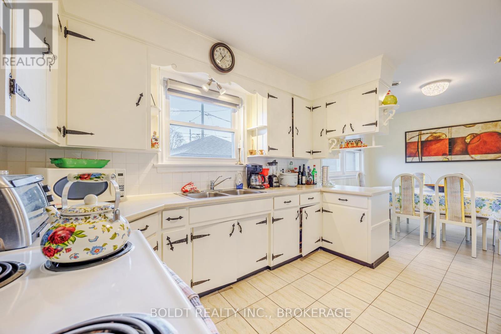 24 WINSLOW CRESCENT - 4