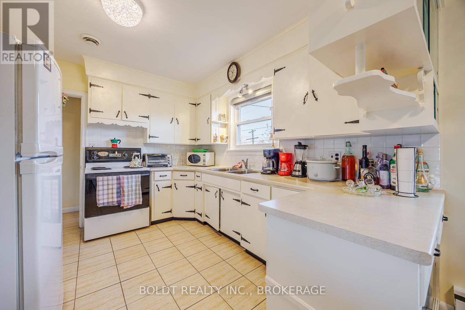 24 WINSLOW CRESCENT - 5