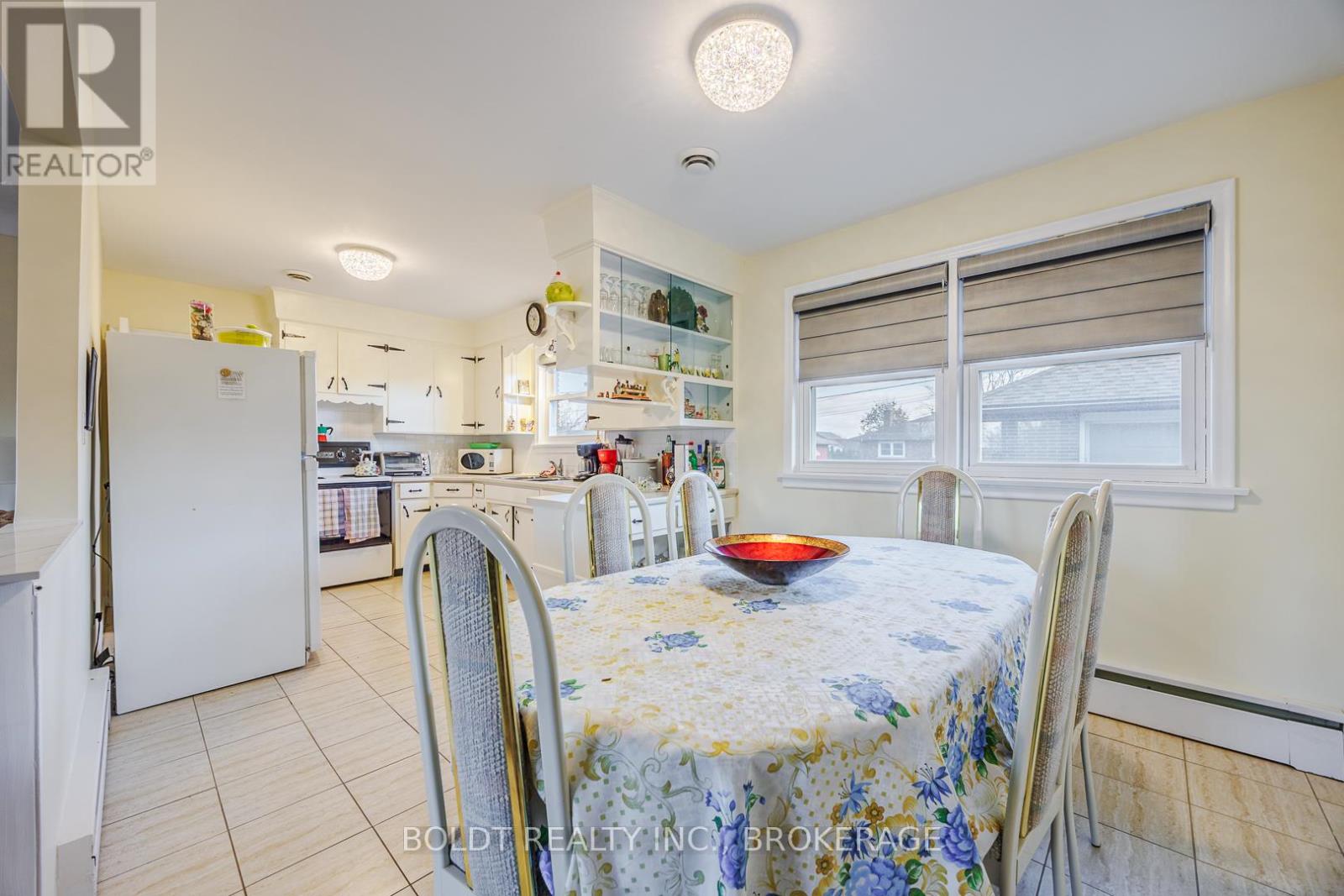 24 WINSLOW CRESCENT - 6