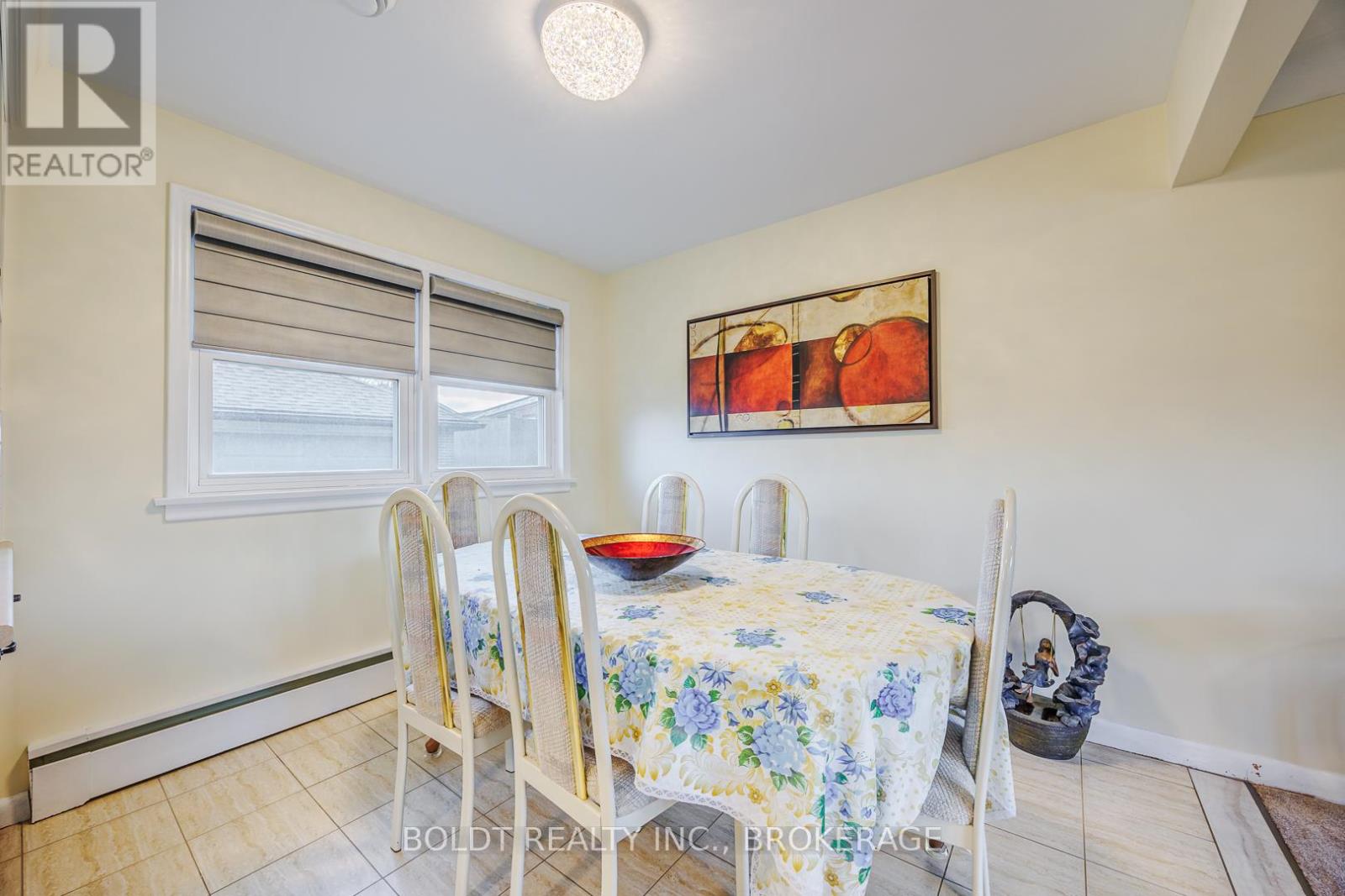 24 WINSLOW CRESCENT - 7