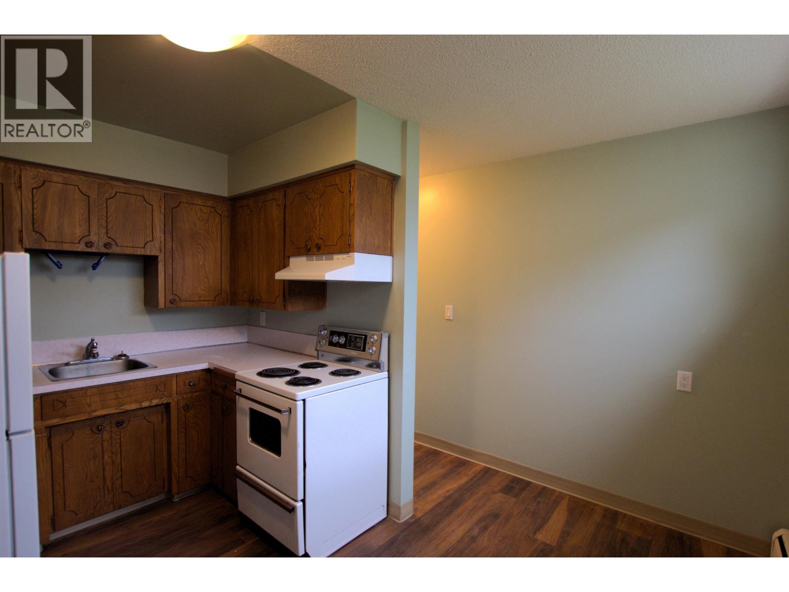2110 OAK STREET - 10