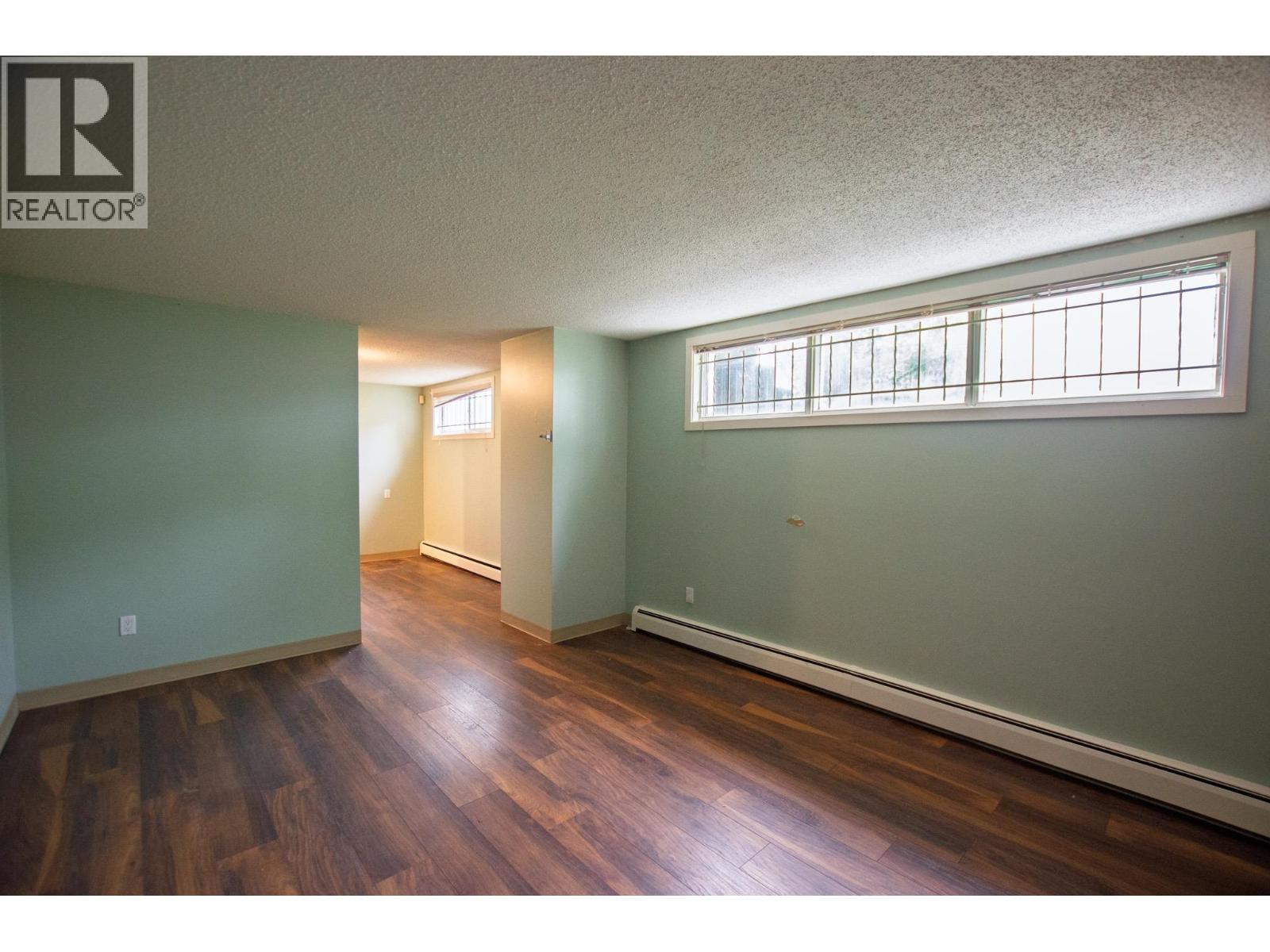 2110 OAK STREET - 12
