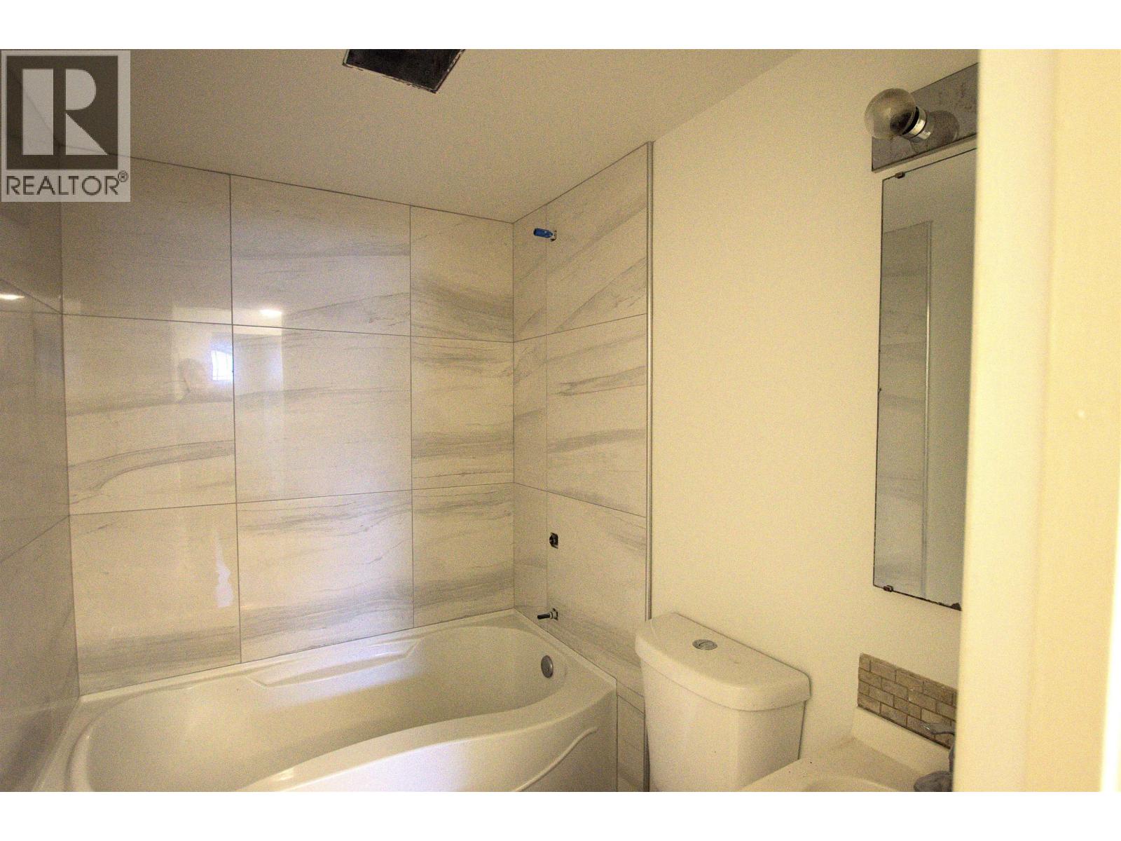 2110 OAK STREET - 13