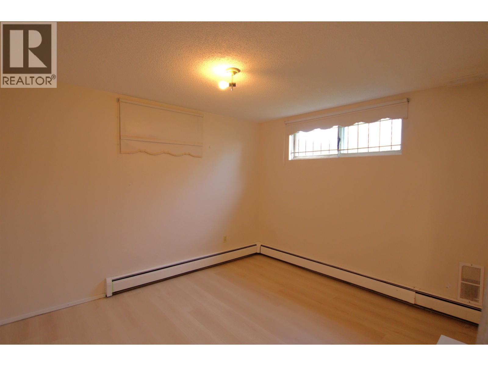 2110 OAK STREET - 14
