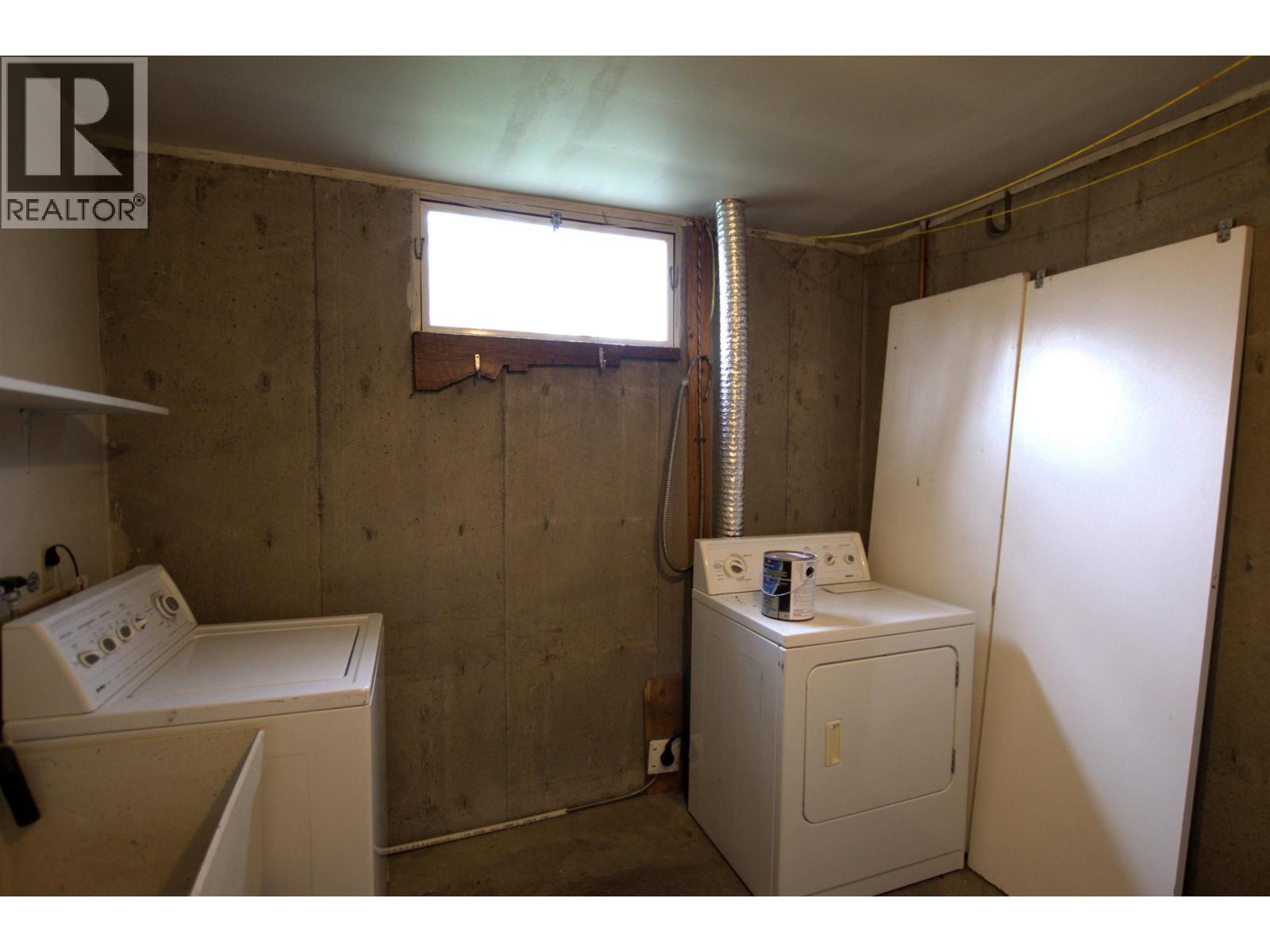 2110 OAK STREET - 15