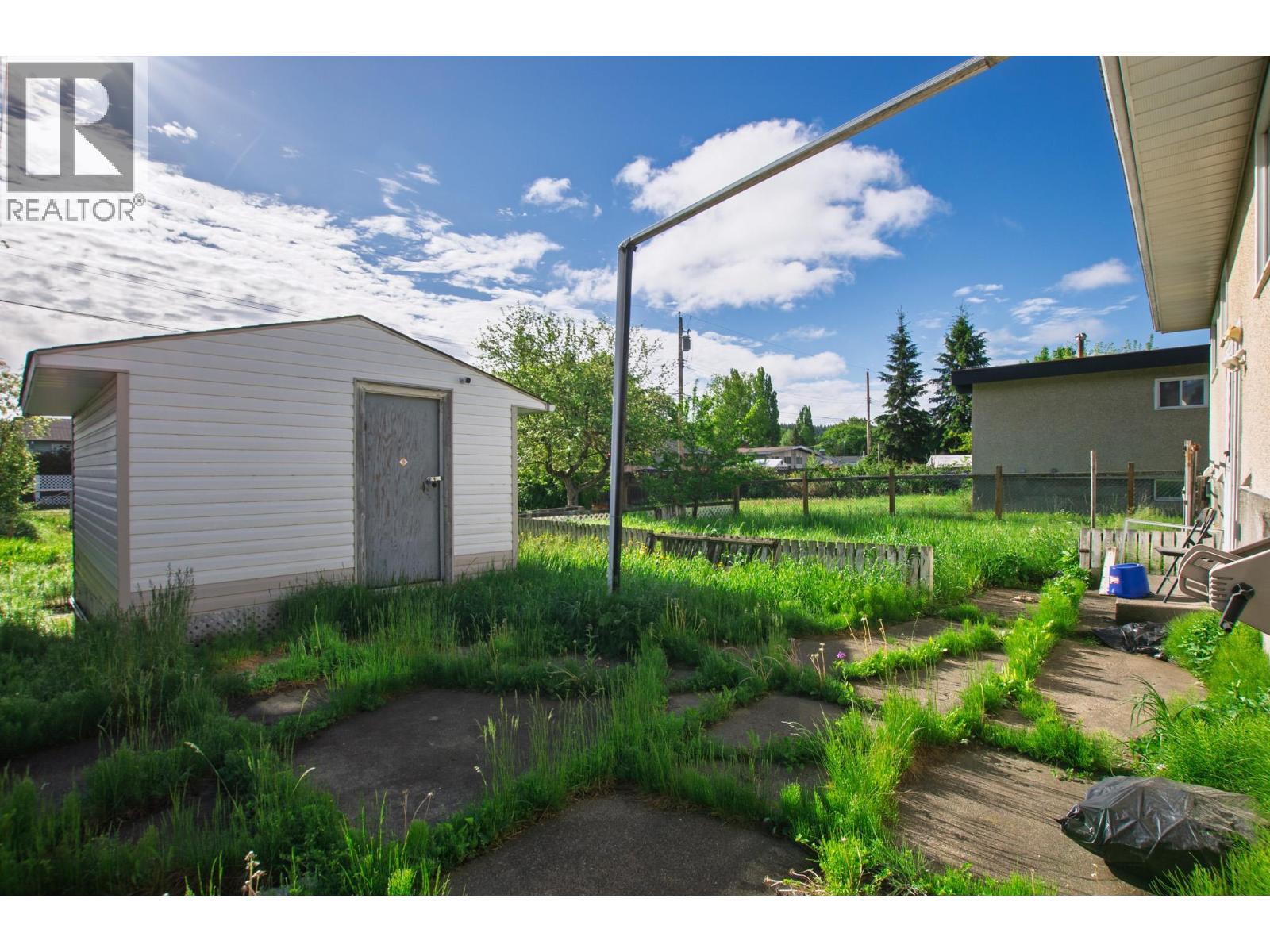 2110 OAK STREET - 16